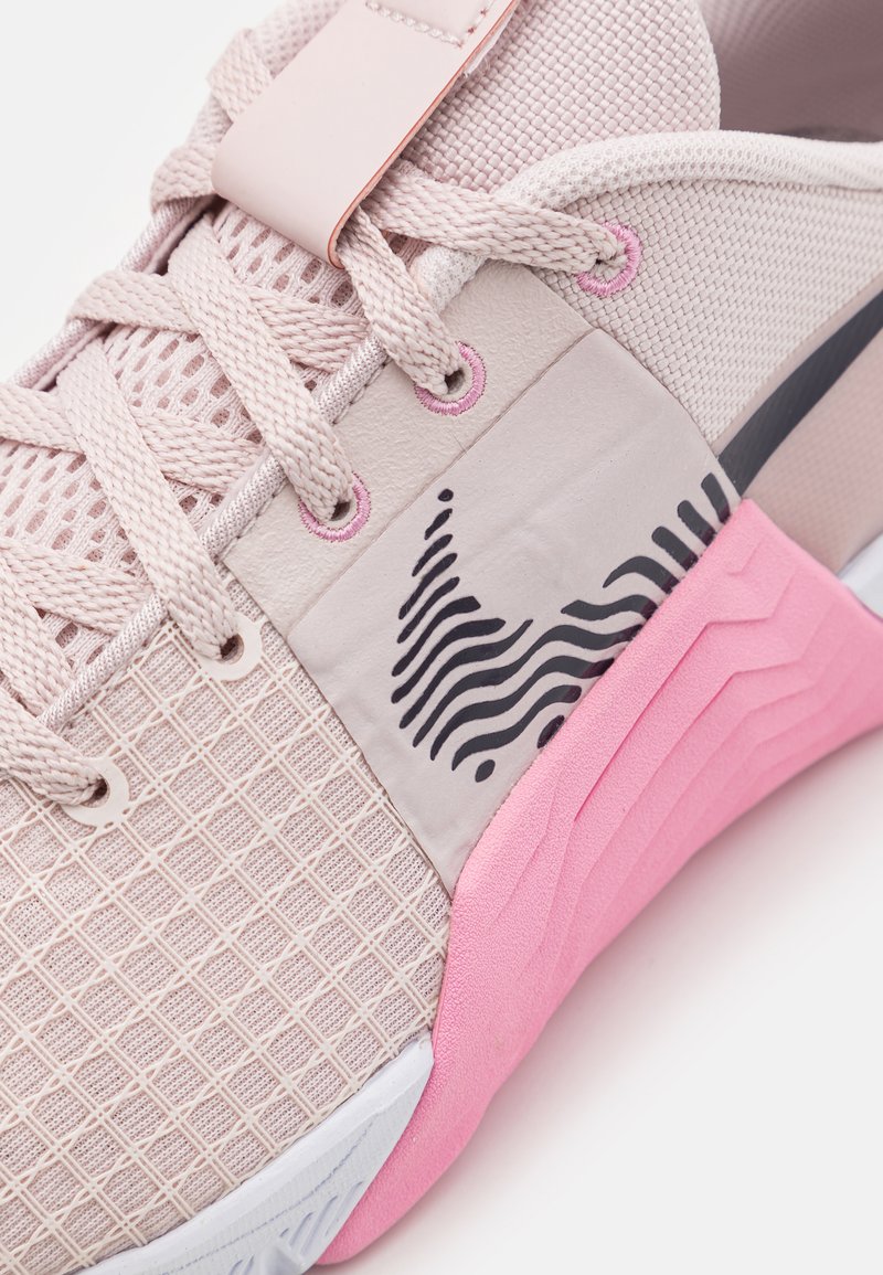 women's nike metcon size 8