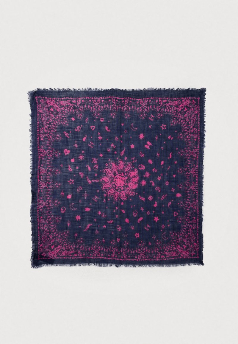 Marineblauwe sjaal met roze bloem- en hemelmotieven, voorzien van franjes en een vierkante vorm. Gemaakt van lichtgewicht stof.