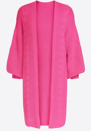 Rosa gestrickte Strickjacke mit lockerem Sitz, weiten Ärmeln und komplexen Zopfmuster an den Seiten. Offenes Vorderteil, strukturierter Stoff.