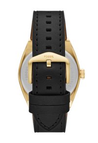 Bracelet en cuir noir avec perforations, doté d'une boucle en métal doré gravée "FOSSIL". Boîtier métallique rond visible en dessous.