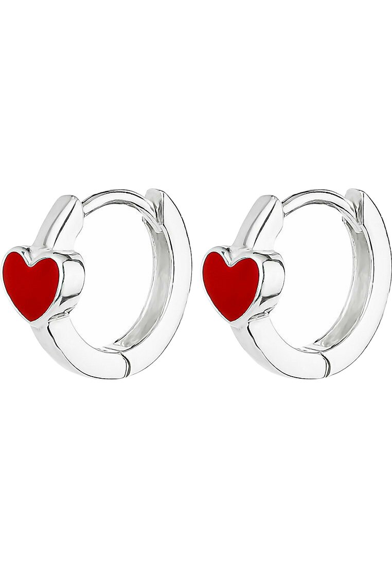 Orecchini a cerchio argentati con accenti a forma di cuore rossi, forma circolare, superficie liscia e chiusura a cerniera per una facile vestibilità.