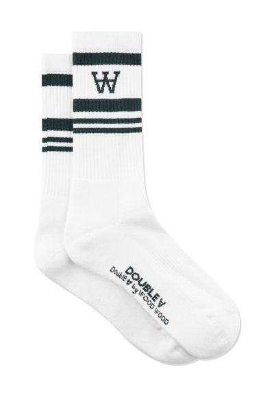 Chaussettes blanches montantes avec un logo double "W" noir près du haut et des bandes noires autour des poignets, marquées "Double V" sur le pied.