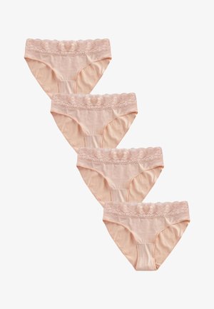 Quatre slips en coton beige pour femmes avec ceintures en dentelle, disposés en diagonale sur un fond blanc.
