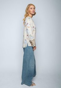 Emily van den Bergh Bluse - sand multi cats