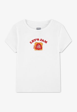 Biała bawełniana koszulka z czerwonym, wyszywanym napisem "LET'S JAM" nad obrazkiem kromki chleba z dżemem. Krótkie rękawy i okrągły dekolt.