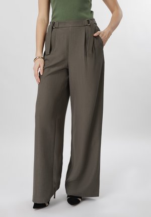 - Spodnie materiałowe