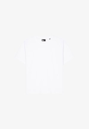 Effen wit T-shirt met korte mouwen en een ronde hals, met een zwart label bij de halslijn waarop 'The Kooples' staat, op een witte achtergrond.