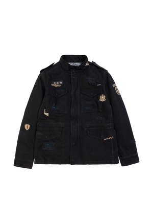 Zwarte militaire stijl jack met schouderepauletten, meerdere voorzakken, patches, verweerd textuur en een geruite binnenvoering.