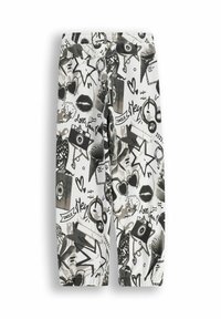 Czarno-białe szorty z graficznym nadrukiem przedstawiającym różne symbole, w tym gwiazdy, serca i aparaty, o luźnym kroju.