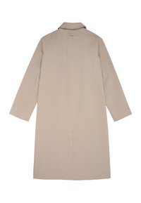Beige lange jas met een rugopening, shirtkraag en een klein strikdetail bij de halslijn. Glad materiaal en rechte, losse pasvorm.