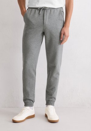 - Spodnie treningowe