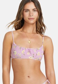Floral-patterned bikini top in light purple, featuring ribbed texture, adjustable straps, and gathered detailing along the edges.