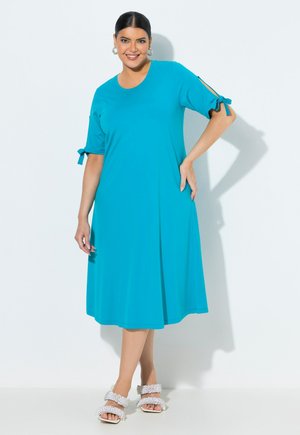Ulla Popken RIBBON TIE SHORT SLEEVE A-LINE DRESS - Jerseykjole - aqua turquoise