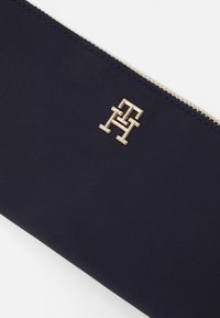 Tommy Hilfiger POPPY LARGE  - Portefeuille - space blue