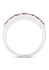 Silberring mit glatt gearbeitetem Band und einer Reihe tiefrosafarbener ovaler Edelsteine, die in Krappen gefasst sind, mit kleinen runden Akzenten dazwischen.