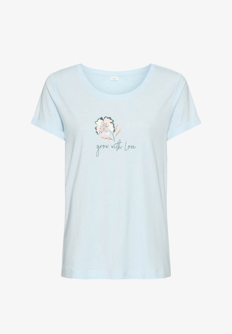Svetlomodré tričko s krátkym rukávom a zloženými rukávmi, kvetinovým motívom a textom „grow with Love“ v kurzívnom písme na prednej strane.