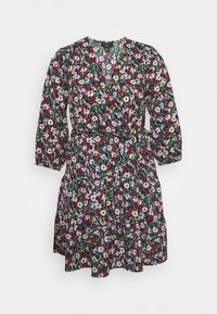 Blommig klänning med ¾ ärmar, V-ringning, indragen midja och lager-på-lager kjol. Mörkgrön bakgrund med färgglad blommönster i rosa, vitt och lila.