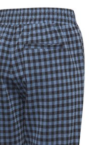 Pantalon à carreaux bleu et noir avec une poche arrière, une taille élastique et une texture de tissu lisse. Présente un design ajusté et une coupe soignée.