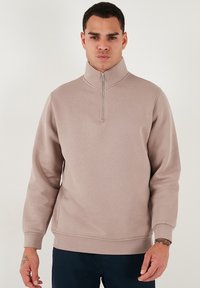 Unselected, light brown