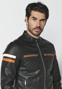Koroshi Kunstnahast jakk -   black