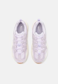 Nike Sportswear TECH HERA - Joggesko - barely grape/white/pale ivory/light brown
