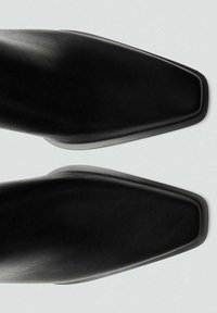 Mango Klassiset nilkkurit - black