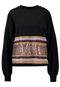 Felpa nera con collo rotondo, caratterizzata da un pannello orizzontale di paillettes con strisce dorate, viola e argento nella parte centrale. Maniche a sbuffo.