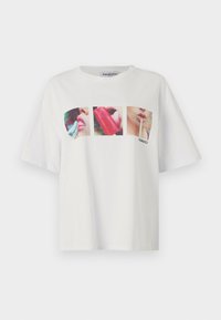 WOMEN'S WHITE POPSICLE MOUTH PRINT BOXY FIT  - T-shirt estampada - white