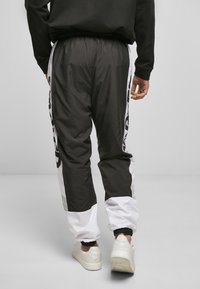 Starter Jogginghose - black/white