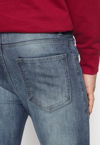 274 TERRAIN - Calças de ganga justas - light blue