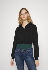 NA-KD PAMELA REIF x NA-KD - ZIP DETAIL HOODIE - Camisola com fecho - black
