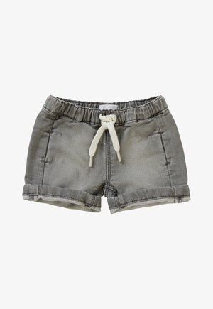 Grijze denim shorts met een zachte elastische tailleband, witte trekkoorden en opgerolde mouwen. Voorzien van zijzakken en contrasterende stiksels.