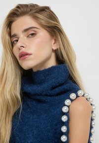 Calliope CUT OUT PERLE  - Strickpullover - blu