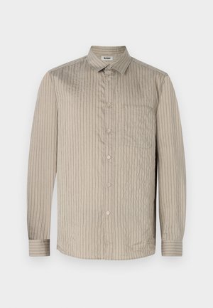 Lys beigemiddags skjorte med vertikale striper, lange ermer, krage og brystlomme. Laget av teksturert stoff med en myk finish.