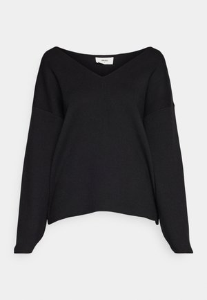 Pull en tricot noir avec un col en V, des manches longues et des épaules tombantes. Texture douce avec une coupe décontractée et un design minimaliste.