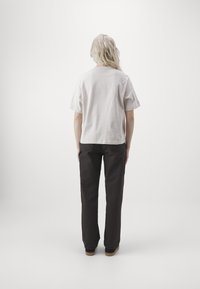 Carhartt WIP PIERCE PANT STRAIGHT - Kelnės - tobacco