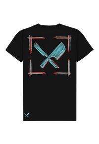 Czarny t-shirt z grafiką przedstawiającą skrzyżowane noże kuchenne w odcieniach turkusu i czerwieni, otoczone liniami w pasujących kolorach.