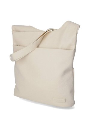 Kremowa skórzana torebka na ramię z szerokim paskiem i subtelnym przeszyciem, stojąca pionowo na białym tle.