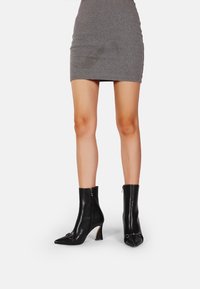 Queen Helena K3278 - Stivaletti con tacco - nero