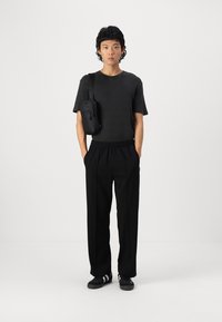 Only & Sons ONSASTON TRACK PANTS - Treningo apatinė dalis - black