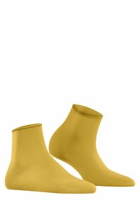 Gelbe Knöchelsocken aus einem glatten, elastischen Stoff mit einem gerippten Bündchen und einem nahtlosen Zehenbereich für Komfort und Passform.