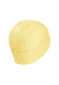 Gelbe, gestrickte Beanie-Mütze mit gerippter Textur und umgeschlagenem Bund, auf einem weißen Hintergrund präsentiert.