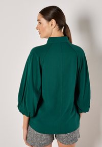 Apricot Hemdbluse - green