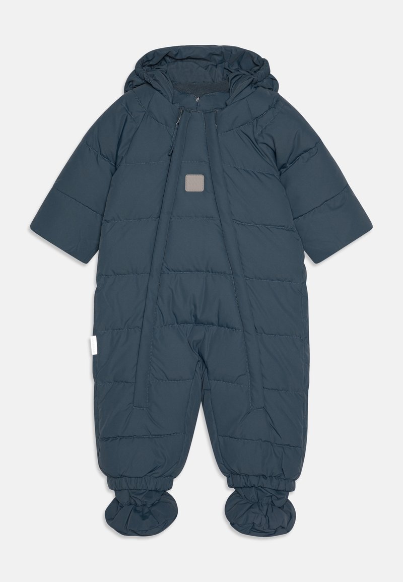 Tuta da neve imbottita blu scuro con cappuccio, dotata di cerniera frontale e polsini elastici. Il tessuto presenta un motivo trapuntato e una piccola toppa con logo.