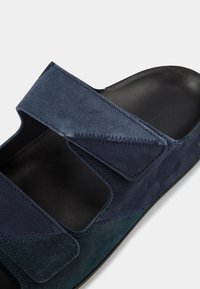 ECCO COZMO M - Pantolette flach - multicolor ombre