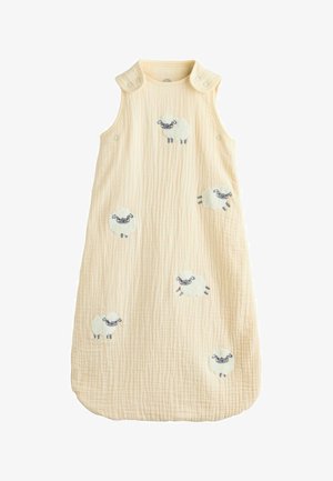 Baby-Schlafsack in Cremefarben mit Druckknöpfen an den Schultern und bestickten, verspielten weißen Schafen, die vorne verteilt sind.