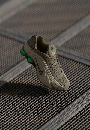 SHOX R4 SE - Baskets basses - olive khaki/khaki/green shock/black