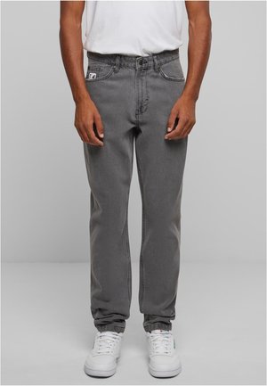 SMALL SIGNATURE TAPE FIVE POCKET DENIM - Jeans Tapered Fit - light grey