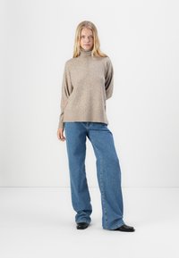 Vero Moda VMDOFFY ROLL NECK - Strickpullover - sepia tint