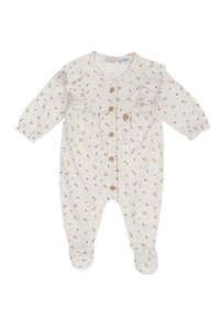 Une combinaison beige clair avec des manches longues, des volants, et un petit imprimé floral. Elle présente des boutons en bois et un design fermé pour plus de chaleur.